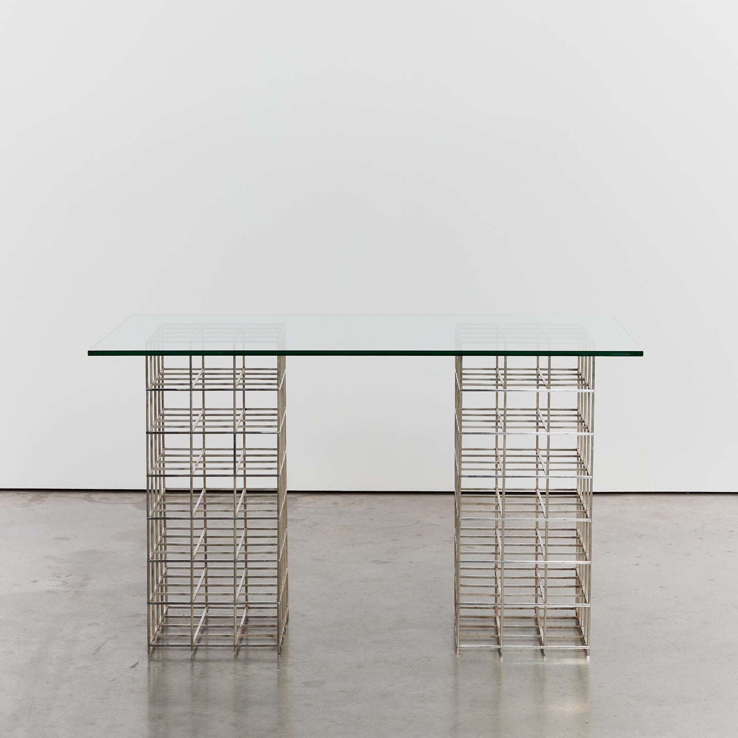 Postmodern wire grid console