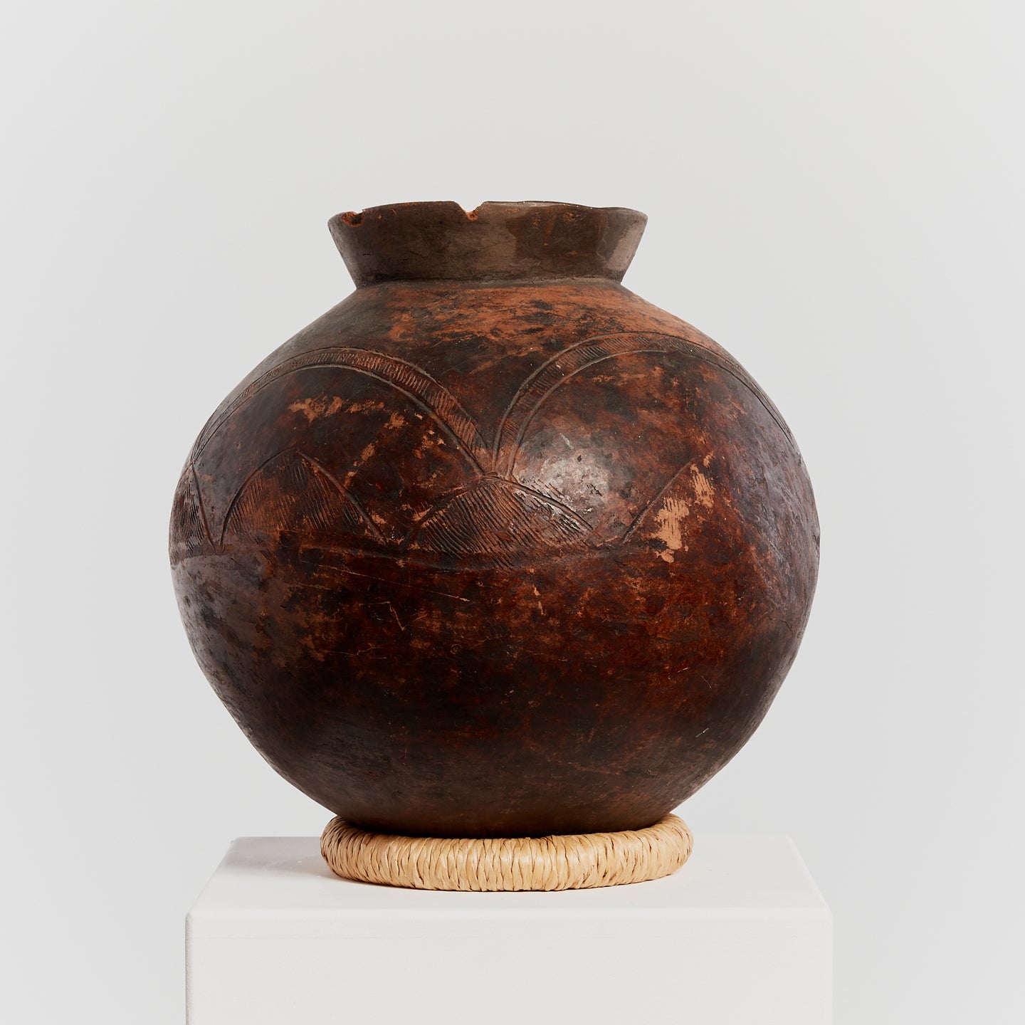 Round charred stoneware vessel - HIRE ONLY