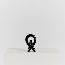 Load image into Gallery viewer, Shona knot - small black  - HIRE ONLY
