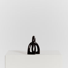 Load image into Gallery viewer, Shona knot - small black  - HIRE ONLY

