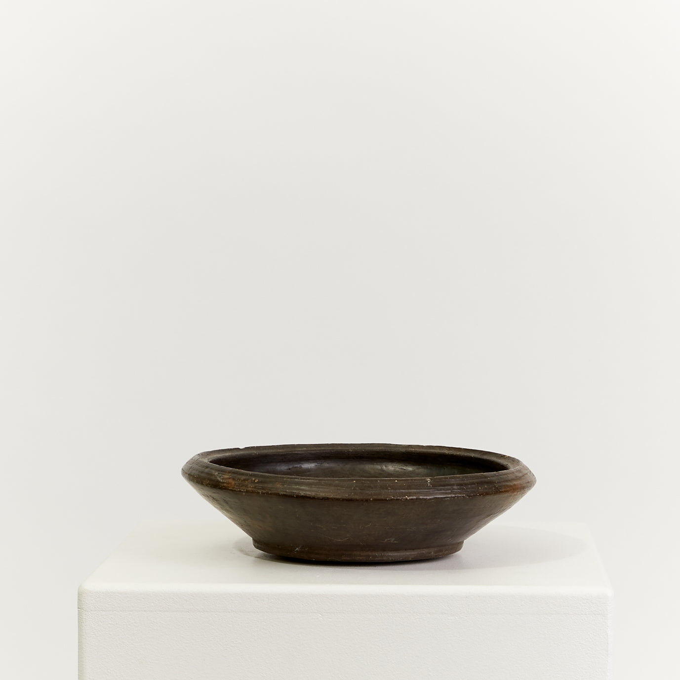 Black ceramic bowl - HIRE ONLY