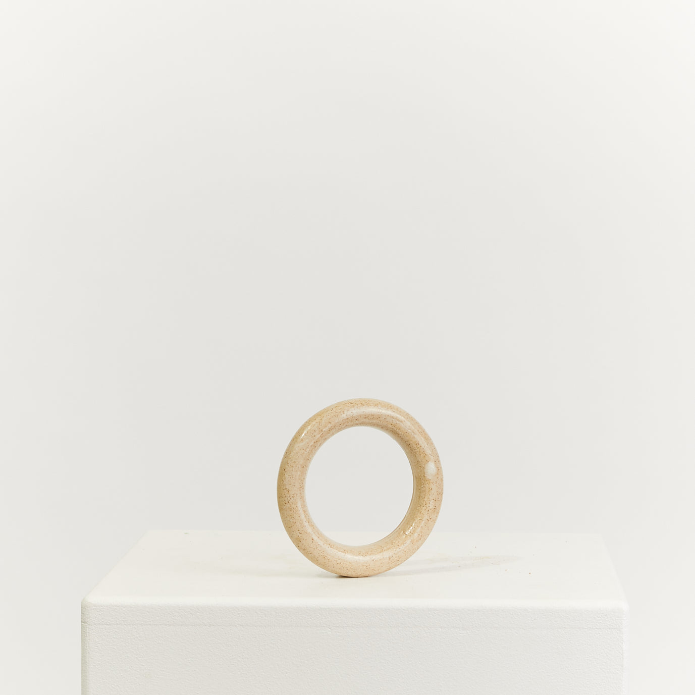 Ceramic ring - cream/thin - HIRE ONLY